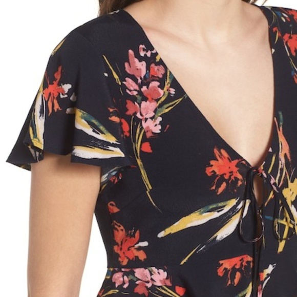 New!Leith Ruffle Tie Front Crop Top Dark Navy Blue - Picture 2 of 5